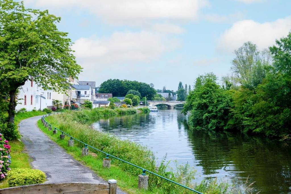Apartamento Les Berges De L'Oust Malestroit Exterior foto
