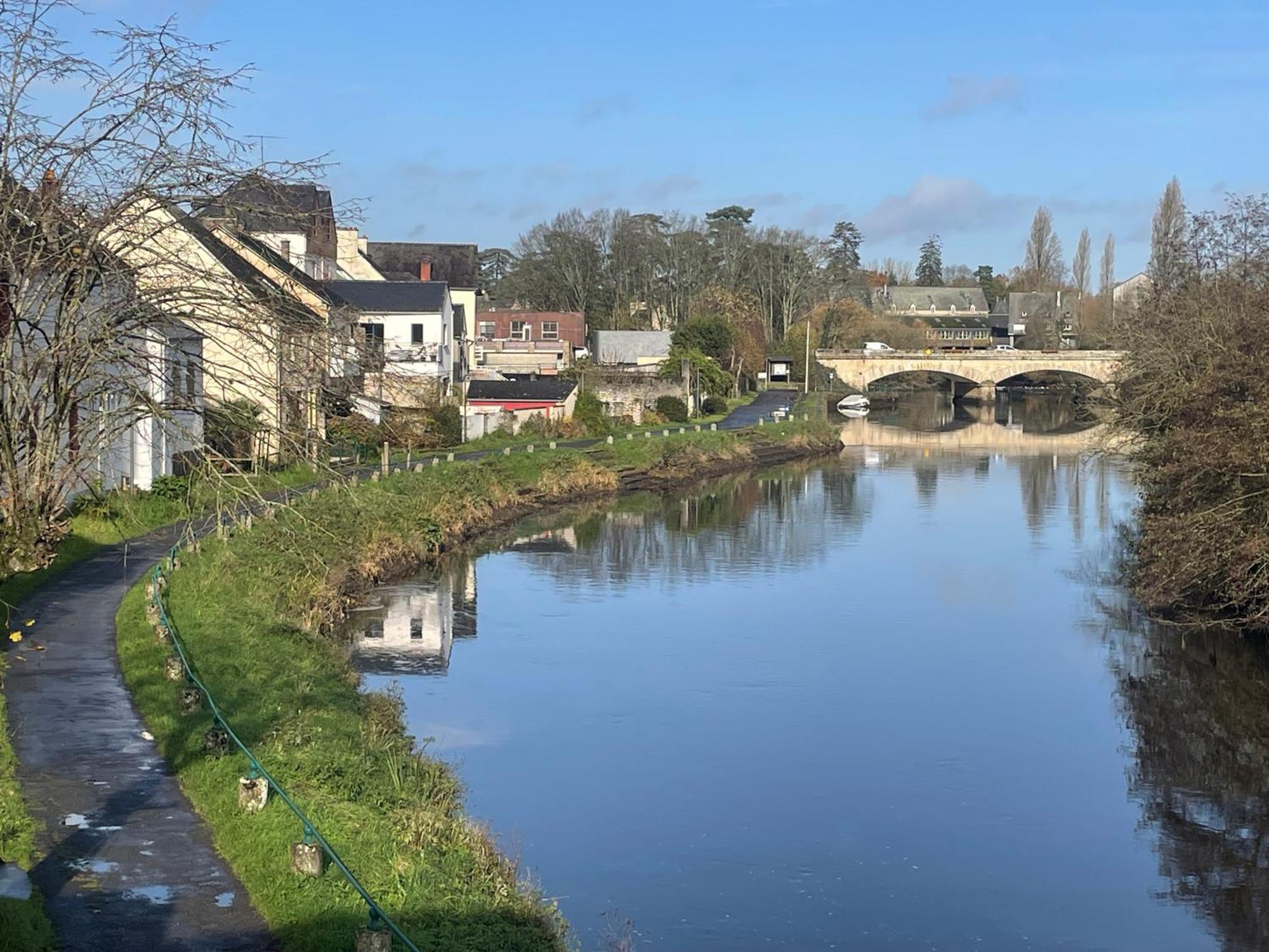 Apartamento Les Berges De L'Oust Malestroit Exterior foto